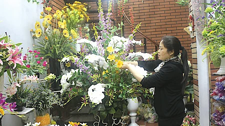Nam Định: Hoa lụa, hoa đá thủ công chinh phục khách hàng