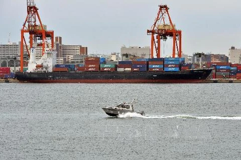 Nhập khẩu của Nhật Bản tăng tới 15,4% năm 2013. Ảnh minh họa: Cảng tàu hàng quốc tế ở Tokyo ngày 10/2. (Nguồn: AFP-TTXVN)