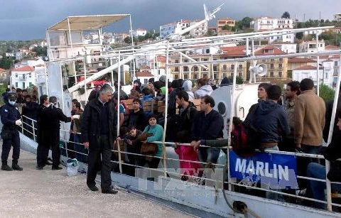 Tàu chở người nhập cư trái phép vào Hy Lạp bị nạn sau khi được giải cứu. Ảnh minh họa. (Nguồn: AFP/TXVN)