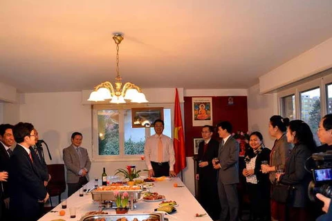 Phái đoàn Việt Nam cùng phái đoàn Lào và phái đoàn Campuchia gặp gỡ đầu Xuân tại Geneva. (Ảnh: Tố Uyên/Vietnam+)