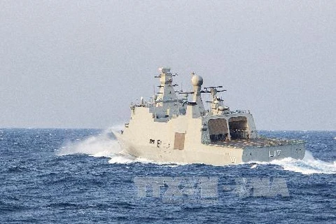 Tàu của Hải quân Na Uy vận chuyển kho vũ khí của Syria ngoài khơi Limassol, Síp, ngày 29/12/3013. Ảnh minh họa. (Nguồn: AFP/TTXVN)