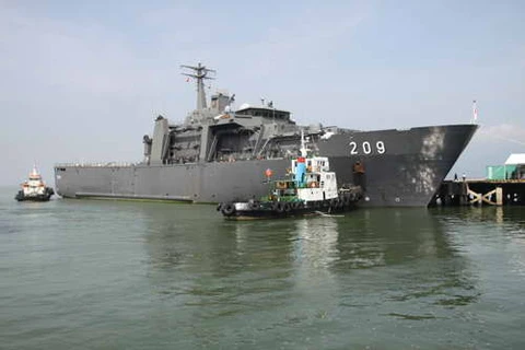 Tàu Hải quân Singapore thăm thành phố Đà Nẵng 