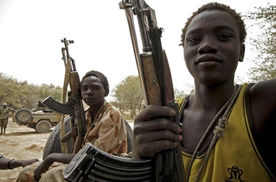 Những chiến binh tuổi thiếu niên của Phong trào Công lý và Bình đẳng ở Sudan. (Ảnh: Reuters)