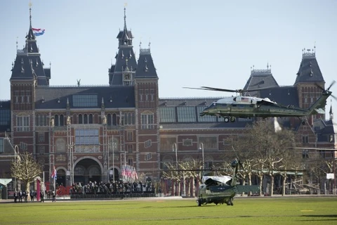 Máy bay trực thăng kiểm tra an ninh khi ông Obama thăm một bảo tàng ở Hà Lan hôm 25/3 (Nguồn: AP)