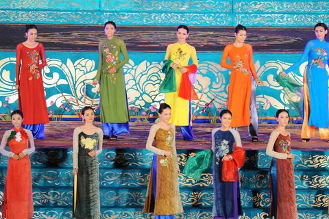 Khai mạc lễ hội áo dài: Thăng hoa cùng tà áo Việt Nam