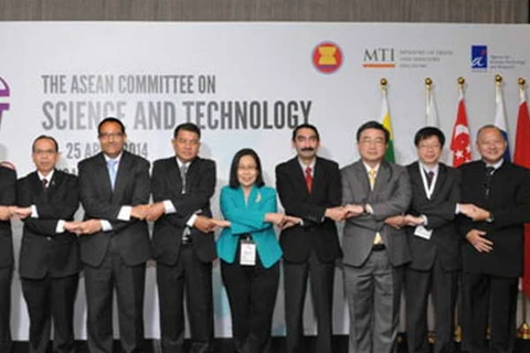Hội nghị ASEAN về Khoa học và Công nghệ tại Singapore