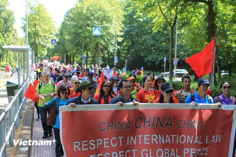 Tuần hành tại Hà Lan yêu cầu Trung Quốc rút giàn khoan