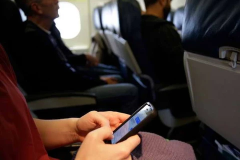 Canada cho phép khách dùng thiết bị điện tử trên máy bay
