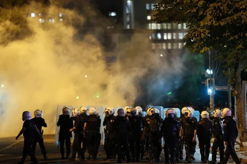 Cảnh sát Thổ Nhĩ Kỳ dùng hơi cay và vòi rồng trấn áp biểu tình