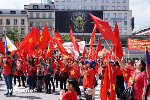 Người Việt tại Thụy Điển tiếp tục tuần hành phản đối Trung Quốc