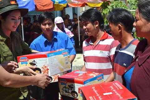 Công ty Sunhouse tặng 250 phần quà cho ngư dân đảo Lý Sơn