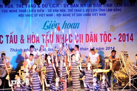 500 nghệ nhân trình diễn nhạc cụ dân tộc tại phố núi Đà Lạt