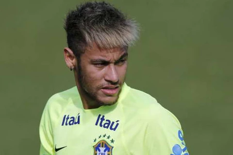 Playboy bị cấm lưu hành số báo sử dụng tên tuổi của Neymar