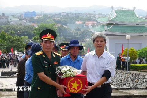 Bình Thuận an táng 9 hài cốt liệt sỹ hy sinh trong chiến tranh