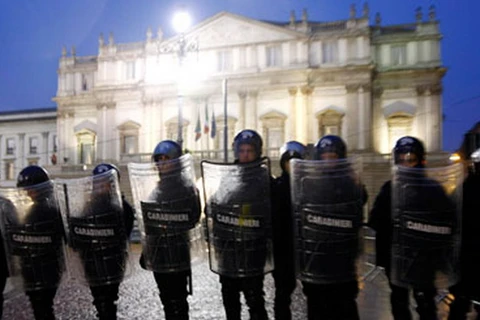 Cảnh sát Italy dọa đình công nếu không được tăng lương
