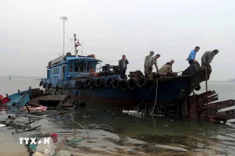 Cà Mau: Nước tràn làm chìm tàu cá, một thuyền viên mất tích