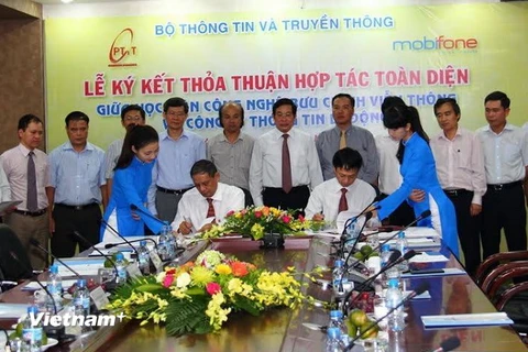 MobiFone hợp tác với Học viện Công nghệ Bưu chính Viễn thông