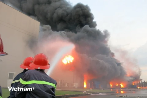 Bình Dương: Dập tắt vụ hỏa hoạn nghiêm trọng tại Công ty Sakata