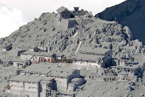 Nhật Bản tạm hoãn việc tìm kiếm nạn nhân gần núi lửa Ontake