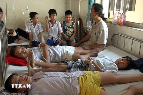 Bà Rịa-Vũng Tàu: 33 học sinh bị ngộ độc thực phẩm phải nhập viện