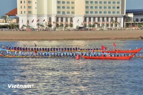 Campuchia nối lại Lễ hội đua thuyền trên sông Tonle Sap