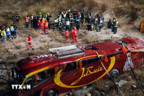 Tây Ban Nha: Ôtô lao xuống vực làm hơn 50 người thương vong