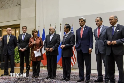 EU kéo dài việc tạm ngừng một số biện pháp trừng phạt Iran