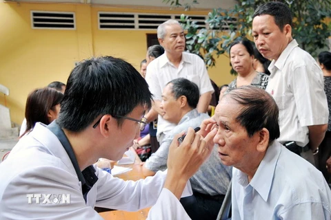 Việt Nam đối mặt thách thức dân số già khi kinh tế chưa phát triển