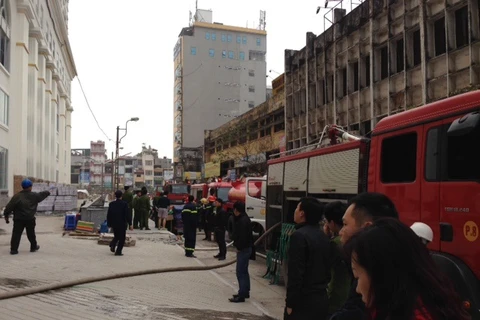 Hà Nội: Cháy tòa nhà Hòa Bình Green City, dân tình hoảng loạn