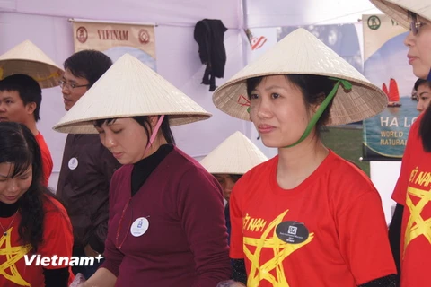 Gian hàng Việt gây ấn tượng ở Hội chợ từ thiện quốc tế Bazaar