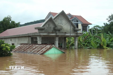Hộ nghèo miền Trung được vay tiền xây nhà ở phòng tránh bão lụt