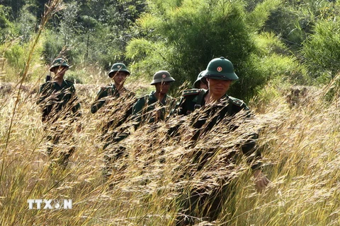 Đồn Biên phòng Quang Chiểu kết nghĩa với Đại đội 215 của Lào