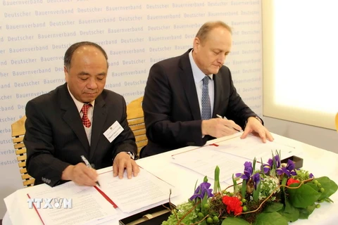 Hội Nông dân Việt Nam và Đức ký thỏa thuận hợp tác đến năm 2017 