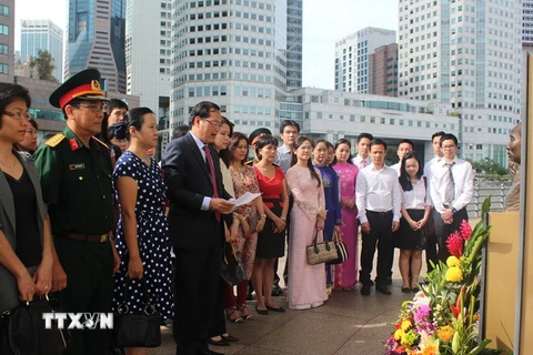 Sứ quán Việt Nam tại Singapore và Anh kỷ niệm ngày thành lập Đảng