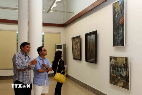 Thưởng lãm các tác phẩm mỹ thuật kích thước nhỏ tại Thủ đô Hà Nội