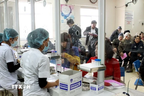 Hà Nội cần tăng cường xã hội hóa y tế để giảm tải bệnh viện