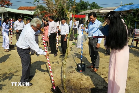 Thành phố Hồ Chí Minh khởi động chương trình Gia đình trồng cây