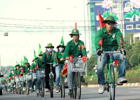 4.000 sinh viên tái hiện 5 cánh quân chủ lực "Tiến về Sài Gòn"