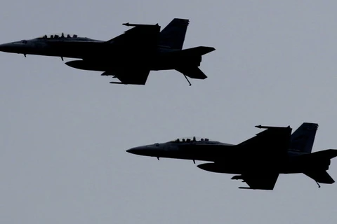 Trung Quốc tức giận vì chiến đấu cơ của Mỹ hạ cánh ở Đài Loan