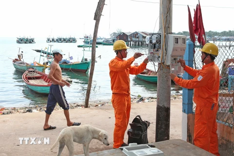 Khánh thành tuyến cáp ngầm vượt biển đưa điện ra xã đảo Thạnh An