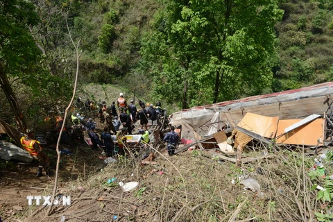 Nepal: Xe buýt mất lái lao xuống sông khiến 12 người thiệt mạng
