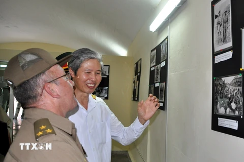 Trưng bày bộ ảnh về lịch sử Quân đội Nhân dân Việt Nam tại Cuba