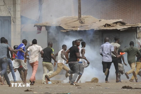 Guinea: Cảnh sát đụng độ người biểu tình, 30 người bị thương