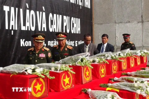 An táng hài cốt liệt sỹ quân tình nguyện Việt Nam hy sinh tại Lào