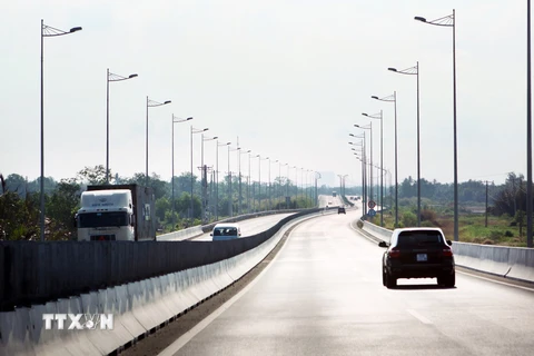 Chuẩn bị khai thác 22km đầu tiên cao tốc hiện đại nhất Việt Nam