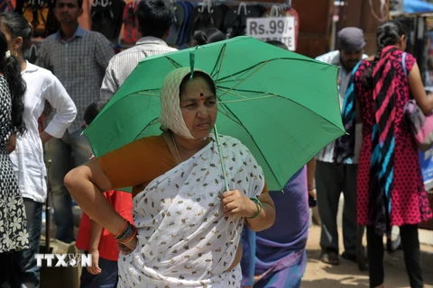 Thời tiết nắng nóng tại Hyderabad, Ấn Độ, ngày 26/5. (Nguồn: AFP/TTXVN)