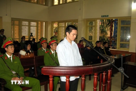 TAND tỉnh Bắc Giang xét xử bị cáo Lý Nguyễn Chung - hung thủ thực sự trong vụ án oan của ông Nguyễn Thanh Chấn. (Ảnh: Việt Hùng/TTXVN)