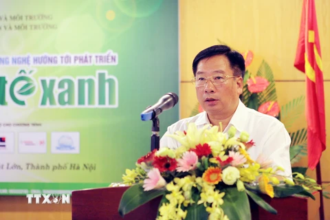 Thứ trưởng Bộ Tài nguyên và Môi trường Nguyễn Thái Lai phát biểu. (Ảnh: Trọng Đạt/TTXVN)