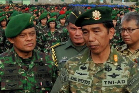 Tổng thống Indonesia (phải) đã chọn ông Nurmantyo (trái) làm Tư lệnh Lực lượng vũ trang mới (Nguồn: Metro)