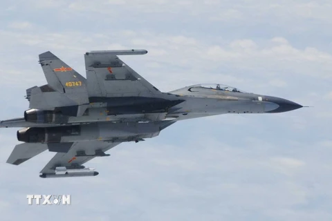Máy bay Su-27 của Trung Quốc tiếp cận nguy hiểm đối với máy bay Nhật Bản trên không phận ở biển Hoa Đông ngày 11/6. (Nguồn: AFP/TTXVN)